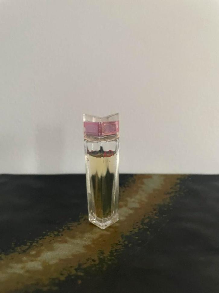 Escada Sentiment 4 ml miniatuur, Verzamelen, Parfumverzamelingen, Miniatuur, Ophalen of Verzenden