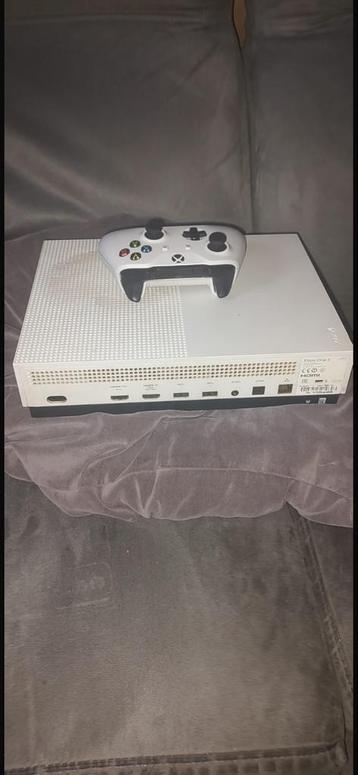 Xbox One S - Inclusief Controller! beschikbaar voor biedingen