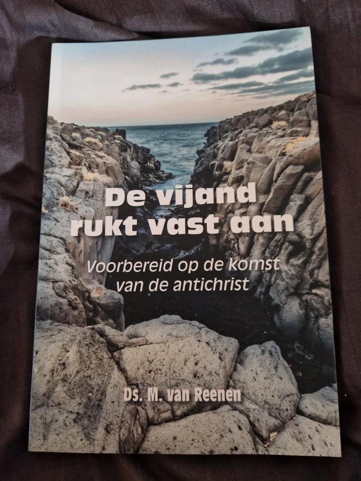 Ds. M. van Reenen - De vijand rukt vast aan, Boeken, Godsdienst en Theologie, Zo goed als nieuw, Christendom | Katholiek, Christendom | Protestants