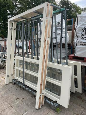 Hardhouten kozijn met klapdeuren Br:203cm h:255cm beschikbaar voor biedingen