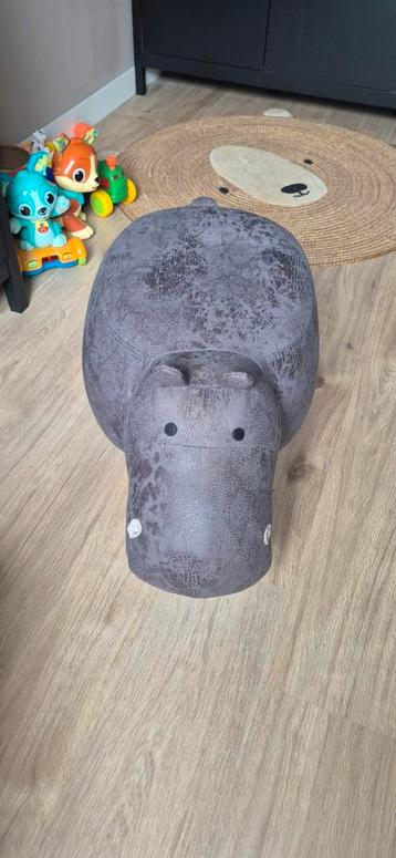 Nijlpaard krukje  beschikbaar voor biedingen