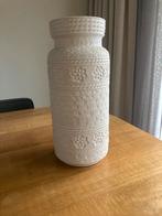 West Geemany vaas, helemaal wit met bloemdecoratie, Gebruikt, Wit, Aardewerk of Porselein, Ophalen of Verzenden