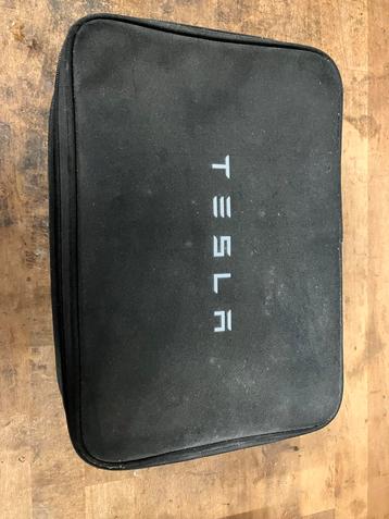 Tesla Trekhaak beschikbaar voor biedingen