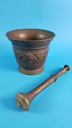 Antieke zware bronzen vijzel en stamper, gegoten. 6B5, Antiek en Kunst, Ophalen of Verzenden