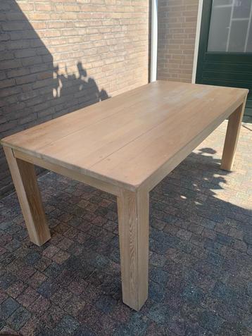 Massieve blank eiken eettafel beschikbaar voor biedingen