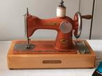 Vintage USSR speelgoed naaimachine, Ophalen of Verzenden