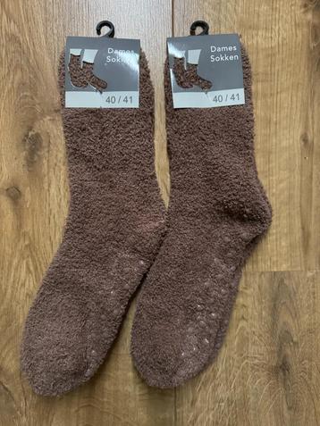 Twee anti slip sokken - beige - nieuw mt 40-41 beschikbaar voor biedingen