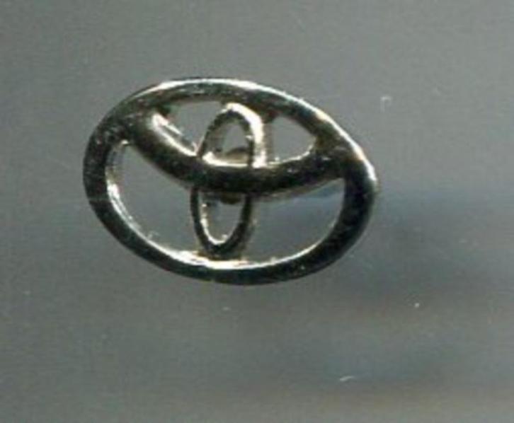 Toyota zilverkleurig auto PIN ( BLAD0_008 ), Verzamelen, Speldjes, Pins en Buttons, Nieuw, Speldje of Pin, Transport, Verzenden