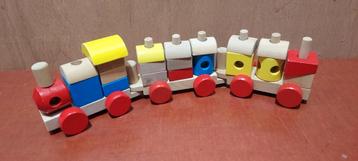 Houten Trein met Blokken beschikbaar voor biedingen