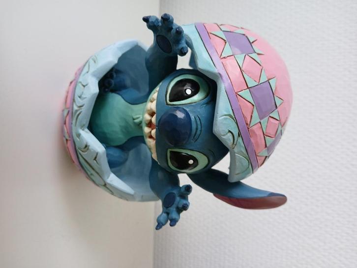 Jim shore tradition Stitch An Alien Hatched!, Verzamelen, Disney, Nieuw, Beeldje of Figuurtje, Overige figuren, Ophalen of Verzenden
