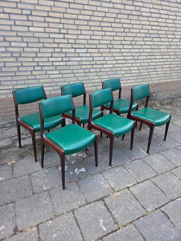 Zet van zes vintage stoelen eetkamerstoelen groen skai beschikbaar voor biedingen