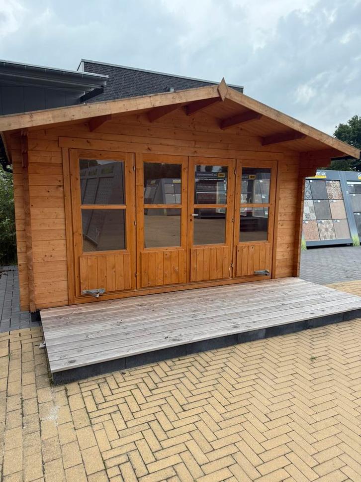 Te koop blokhut 58mm 4,4x3,4m showmodel, Tuin en Terras, Tuinhuizen, Zo goed als nieuw, Blokhut, Hout, 250 tot 500 cm, 200 tot 400 cm