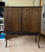 Vintage Queen Anne TV-kast met sierlijke details, Antiek en Kunst, Antiek | Meubels | Kasten, Ophalen