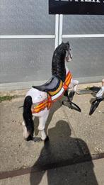2 antieke houten draaimolen paarden, Ophalen