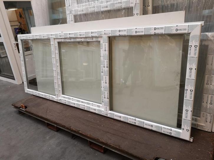 Kunststof V-DK-V kozijn intrekprofiel 300x110 RAL 9016, Doe-het-zelf en Verbouw, Kozijnen en Schuifpuien, Nieuw, Dakkapel, Kunststof