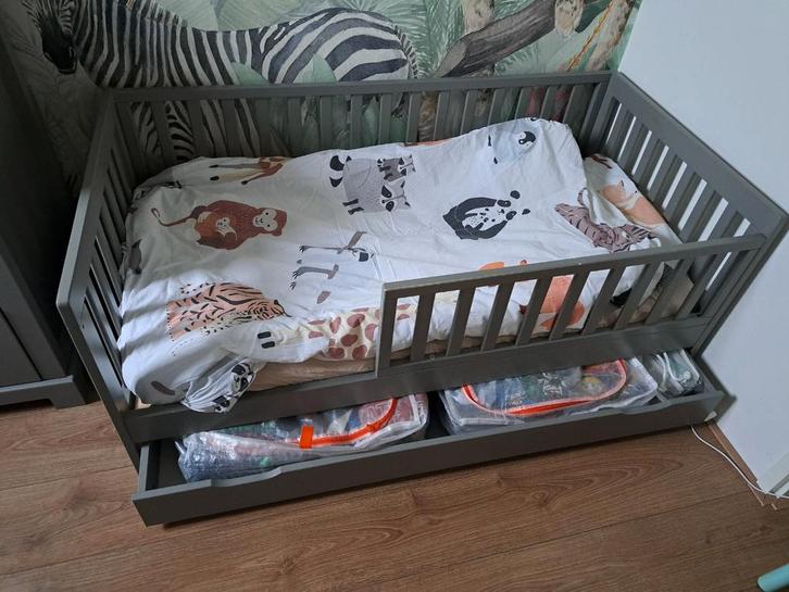 Peuterbed Petit Amelie Plume met lade, Kinderen en Baby's, Kinderkamer | Bedden, Gebruikt, 140 tot 160 cm, 70 tot 85 cm, Lattenbodem