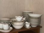 Uitgebreid wit servies met gouden rand, Huis en Inrichting, Keuken | Servies, Ophalen, Porselein, Overige stijlen