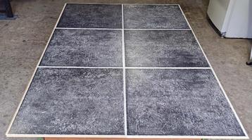 10.8m2 Quick-Step tegellaminaat antraciet. Opgestapeld. beschikbaar voor biedingen