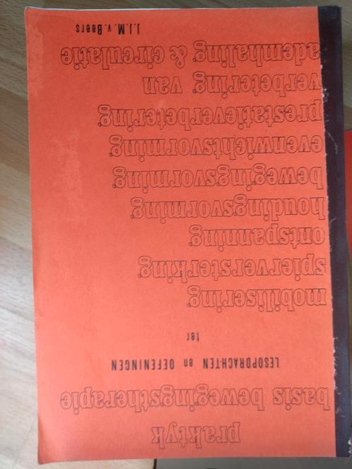 v Beers praktijk basis bewegingstherapie, Boeken, Studieboeken en Cursussen, Gelezen, MBO, Ophalen of Verzenden