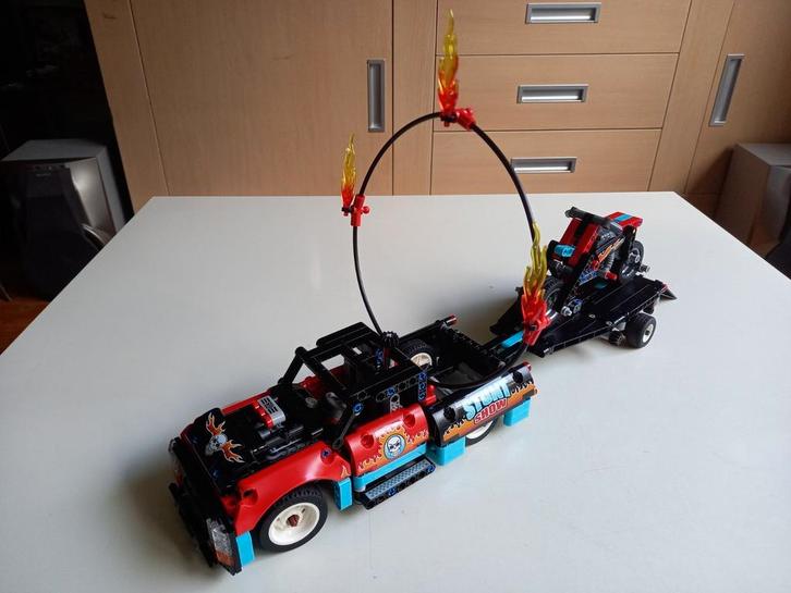 Lego Technic 42106 Stunt Show Truck and Bike, Kinderen en Baby's, Speelgoed | Duplo en Lego, Zo goed als nieuw, Lego, Complete set