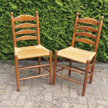 2 vintage stoelen met rieten zitting beschikbaar voor biedingen