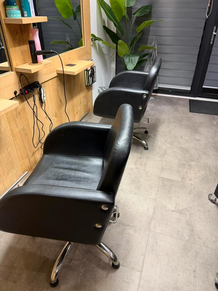 2 super goede en nette kappersstoelen, Huis en Inrichting, Stoelen, Zo goed als nieuw, Eén, Ophalen of Verzenden