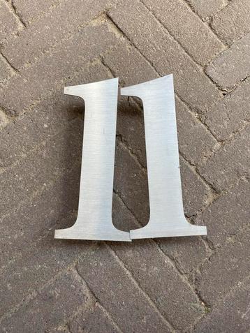 Twee RVS cijfers 1 (11), 20 cm beschikbaar voor biedingen