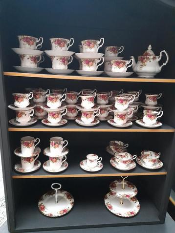Heel veel royal albert old country rose kopjes los te koop beschikbaar voor biedingen