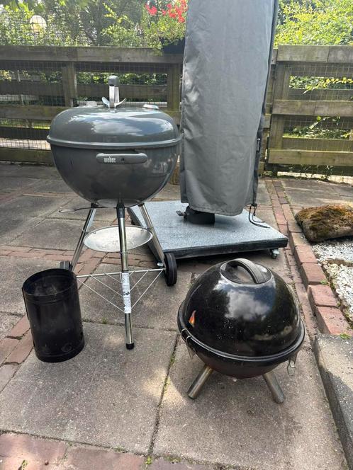 Weber BBQ 47 cm met tafel bbq en brikettenstarter, Tuin en Terras, Houtskoolbarbecues, Gebruikt, Ophalen