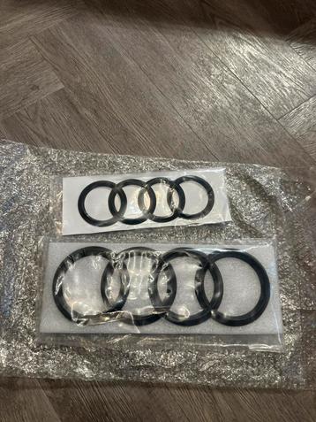 Audi matzwarte emblemen voor en achter beschikbaar voor biedingen