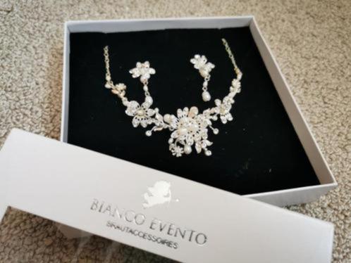 Bianco Evento bruidssieraden – ketting & oorbellen set, Kleding | Dames, Trouwkleding en Trouwaccessoires, Zo goed als nieuw, Accessoires