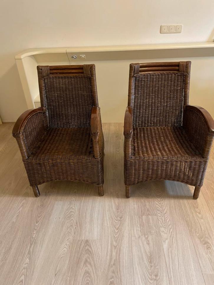 2  bruine Rietstoelen met Houten Leuningen en Kussens, Huis en Inrichting, Stoelen, Gebruikt, Twee, Hout, Bruin, Ophalen