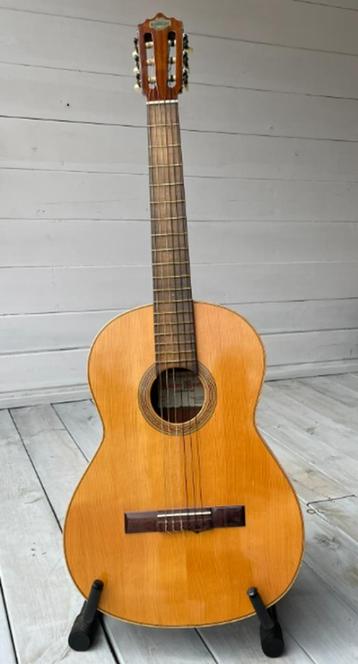 spaanse gitaar, handgemaakt. beschikbaar voor biedingen