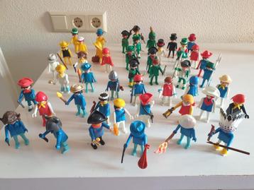 47 Playmobil poppetjes incl. accessoires (vintage 1974) beschikbaar voor biedingen
