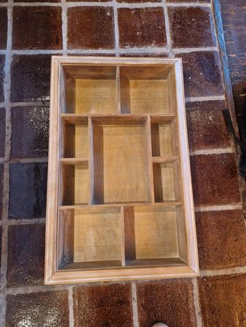 Houten Wandkast met Vakken beschikbaar voor biedingen
