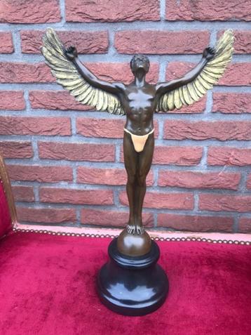 bronzen beeld van de klassieke held Icarus beschikbaar voor biedingen