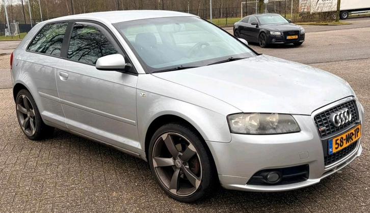 Audi A3 1.6 75KW 3D 2004 Grijs, Auto's, Audi, Particulier, A3, Benzine, C, Hatchback, Handgeschakeld, Origineel Nederlands, Zilver of Grijs