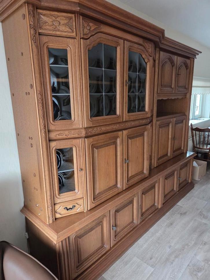 Mooie houten wandmeubel met veel opbergruimte, Huis en Inrichting, Kasten | Wandmeubels, Gebruikt, 200 cm of meer, 300 cm of meer