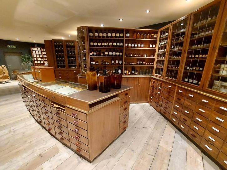 Waanzinnig mooie oude complete apothekers inrichting!!, Antiek en Kunst, Antiek | Meubels | Kasten, Ophalen