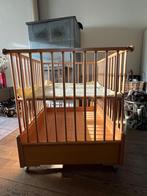 Houten wiegje / box op wielen met lade, Ophalen, Gebruikt, Wieg