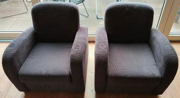 2 grote lounge stoelen beschikbaar voor biedingen