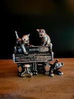 Vintage Tekform beeldje. Kittens spelen met piano.