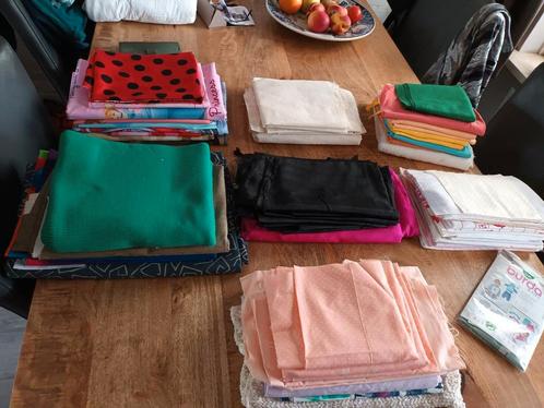 7 Stapeltjes stof vanaf €5,= en 1Burda kinder patroontje, Hobby en Vrije tijd, Stoffen en Lappen, Nieuw, Katoen, 120 cm of meer