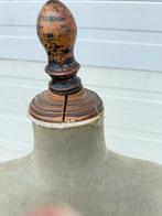 Antieke paspoppen met gebreken, Ophalen