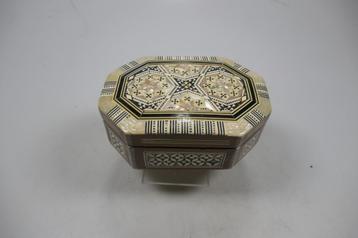Prachtig met de hand gemaakt sieraden doosje met parelmoer. beschikbaar voor biedingen