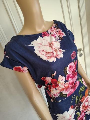 zomers kleedje met bloemenprint   beschikbaar voor biedingen