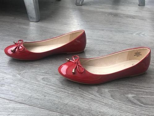 rode lakschoenen, maat 40, nooit gedragen, Kleding | Dames, Schoenen, Nieuw, Rood, Ophalen of Verzenden