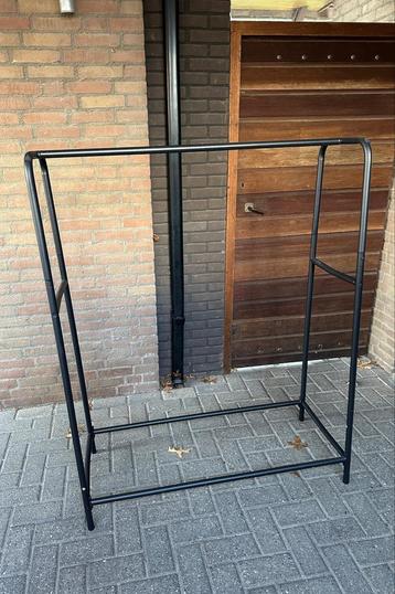 Kledingrek Kwantum - Zwart beschikbaar voor biedingen