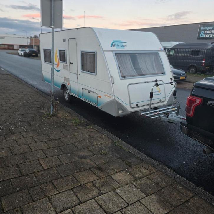 Knaus Eifelland 540 TK - 2002, Caravans en Kamperen, Caravans, Particulier, tot en met 6, 1000 - 1250 kg, Rondzit, Knaus, Omvormbare zithoek