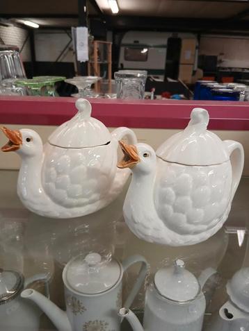 Schattige Theepot in de Vorm van een Eend beschikbaar voor biedingen